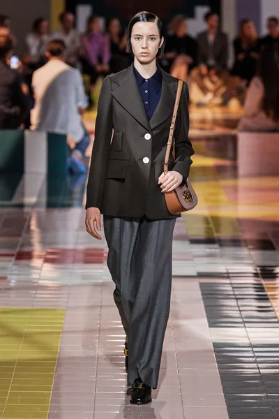 Look 10